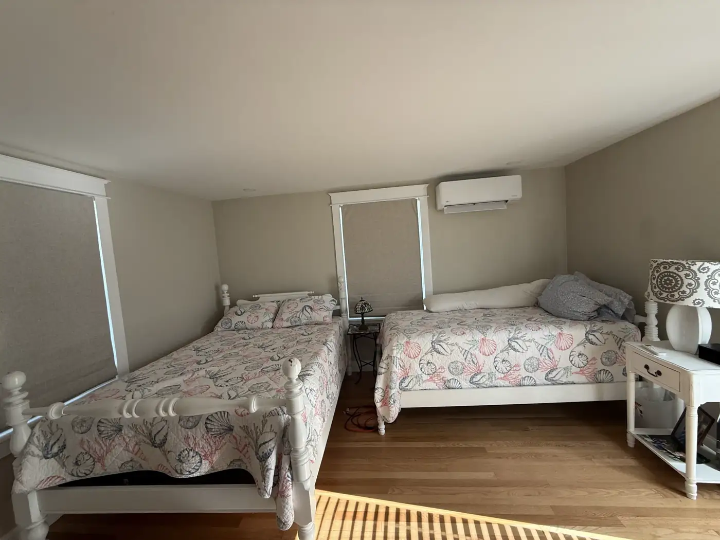 Bedroom with double and single bed
